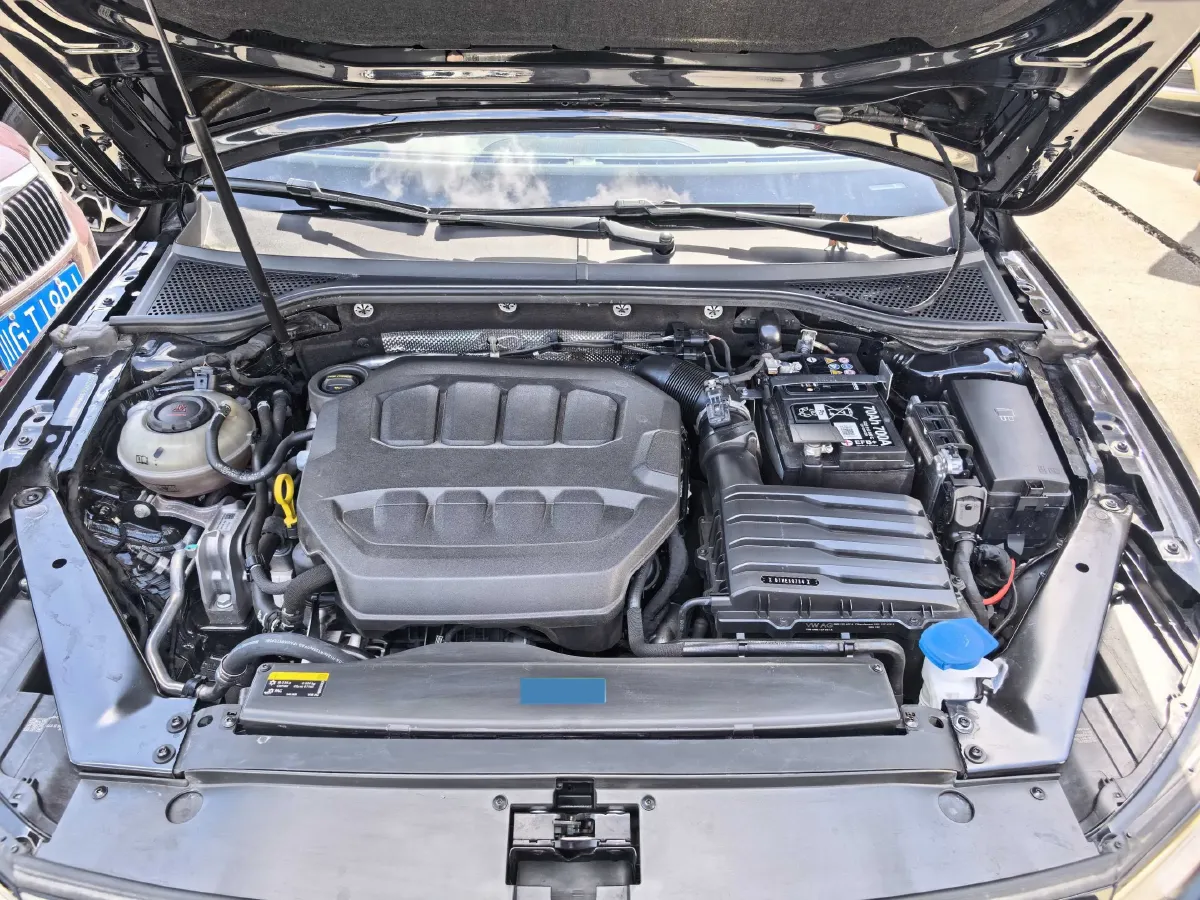 2025 Volkswagen Magotan 2.0T 186HP L4 7DCT,autocango,china used car exporter,china ev exporter,chinese used car exporter,chinese used ev exporter