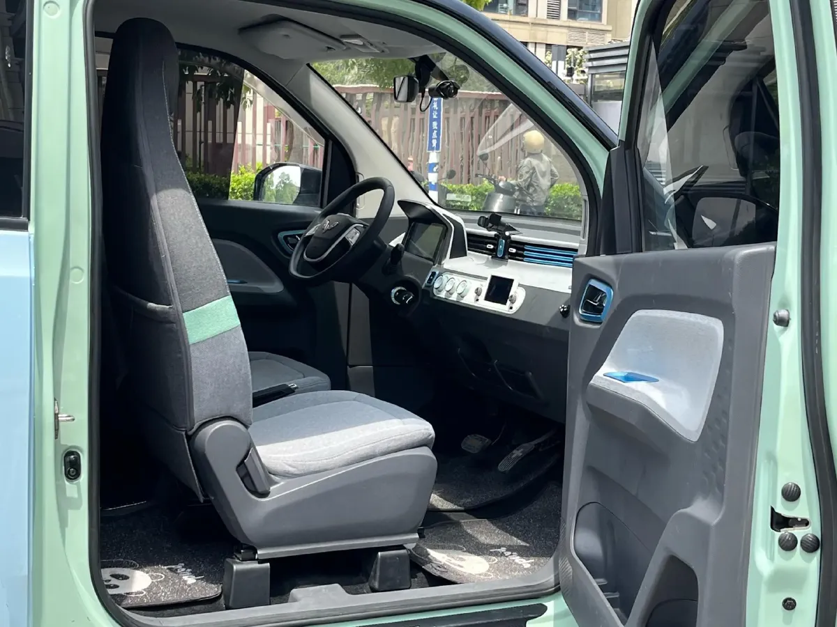 2021 WuLing HongGuang MINI EV BEV 13.9KWH,autocango,china used car exporter,china ev exporter,chinese used car exporter,chinese used ev exporter