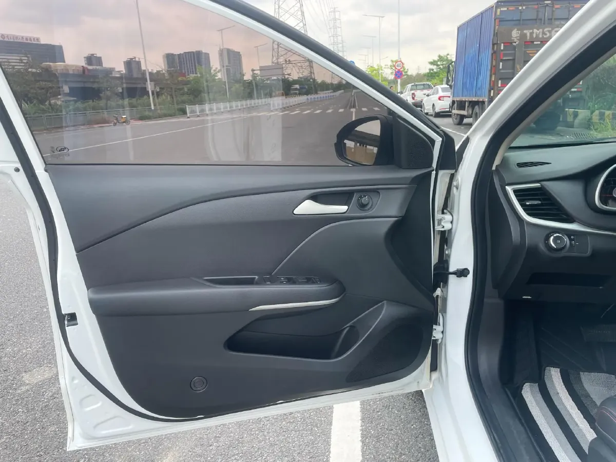 2020 Chevrolet Monza 1.0T 125HP L3 6DCT,autocango,china used car exporter,china ev exporter,chinese used car exporter,chinese used ev exporter