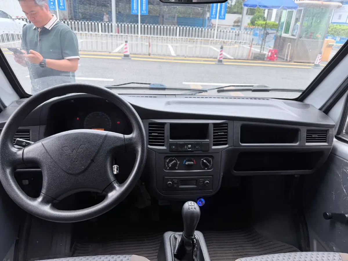 2020 WuLing ZhiGuang 1.2L 76HP L4 5MT,autocango,china used car exporter,china ev exporter,chinese used car exporter,chinese used ev exporter