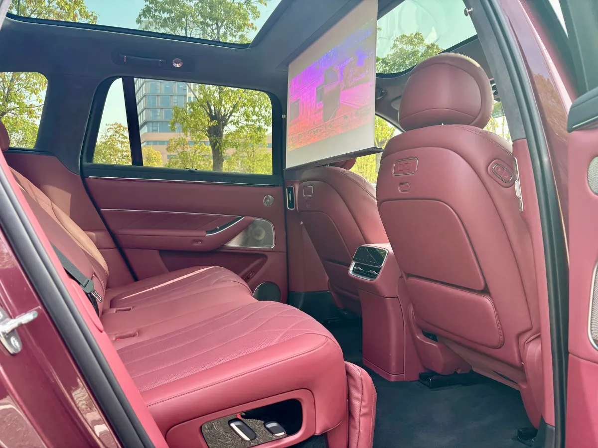 2025 AITO AITO M8 REEV 160HP REEV 53.4KWH,autocango,china used car exporter,china ev exporter,chinese used car exporter,chinese used ev exporter