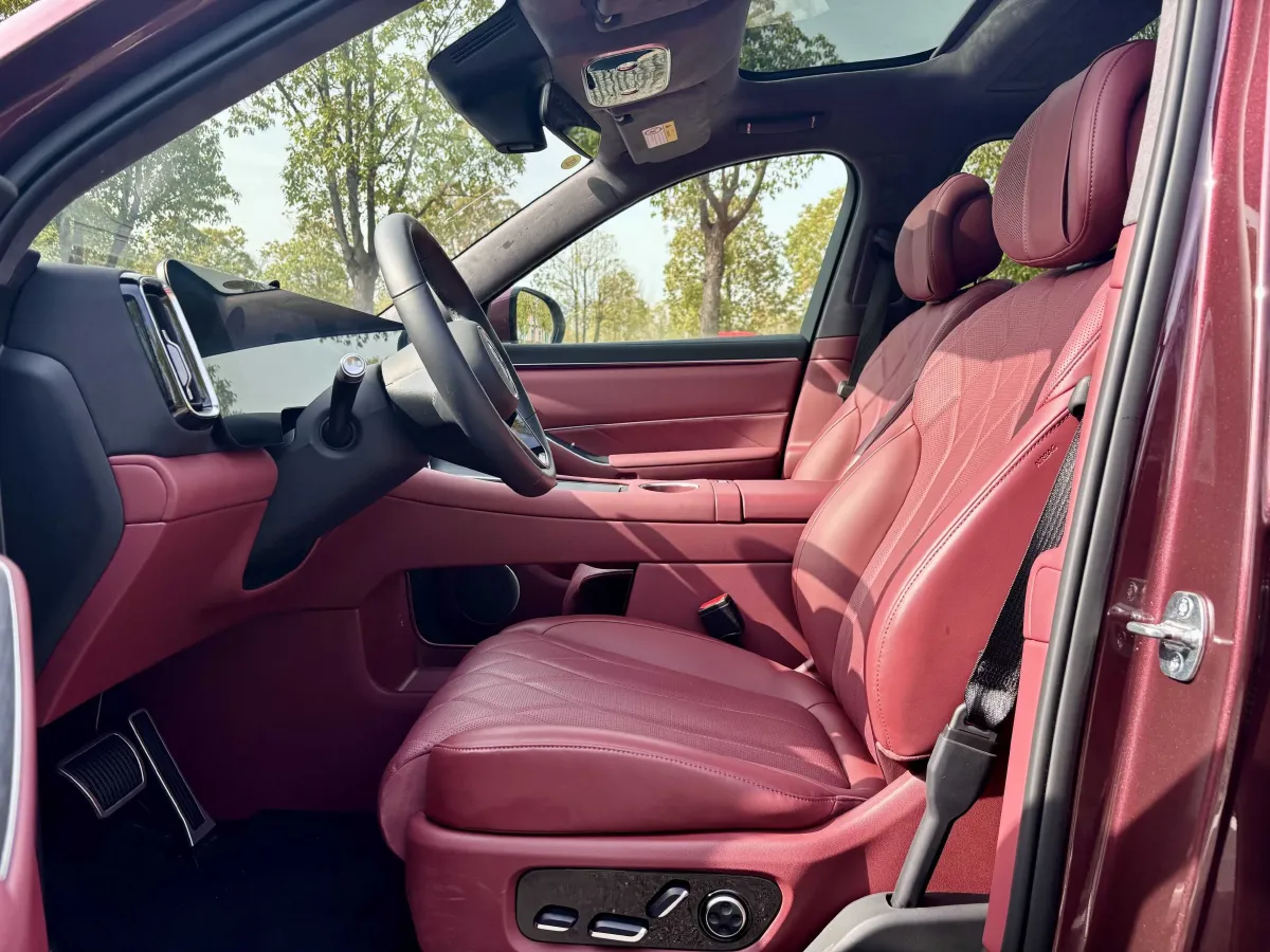 2025 AITO AITO M8 REEV 160HP REEV 53.4KWH,autocango,china used car exporter,china ev exporter,chinese used car exporter,chinese used ev exporter