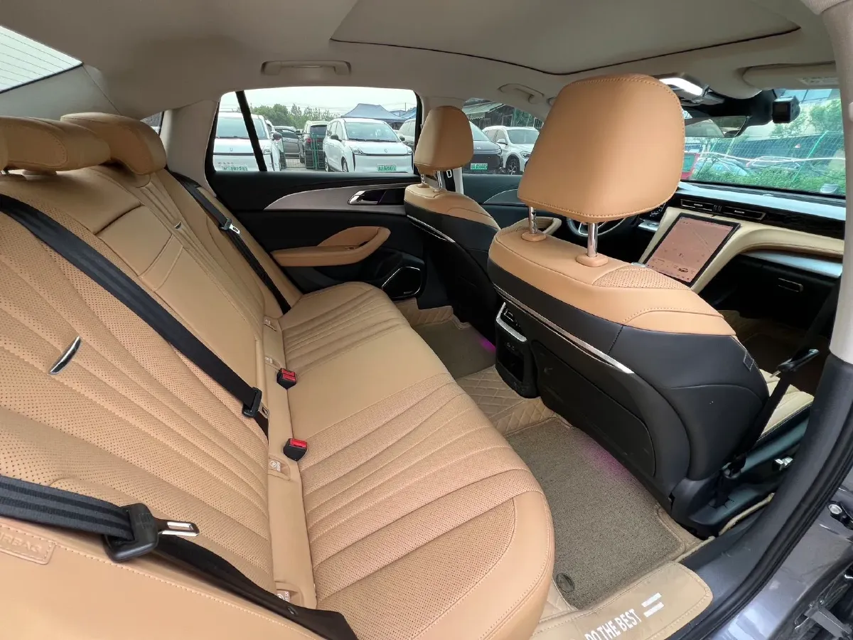 2023 HongQi H5 2.0T 224HP L4 8AT,autocango,china used car exporter,china ev exporter,chinese used car exporter,chinese used ev exporter