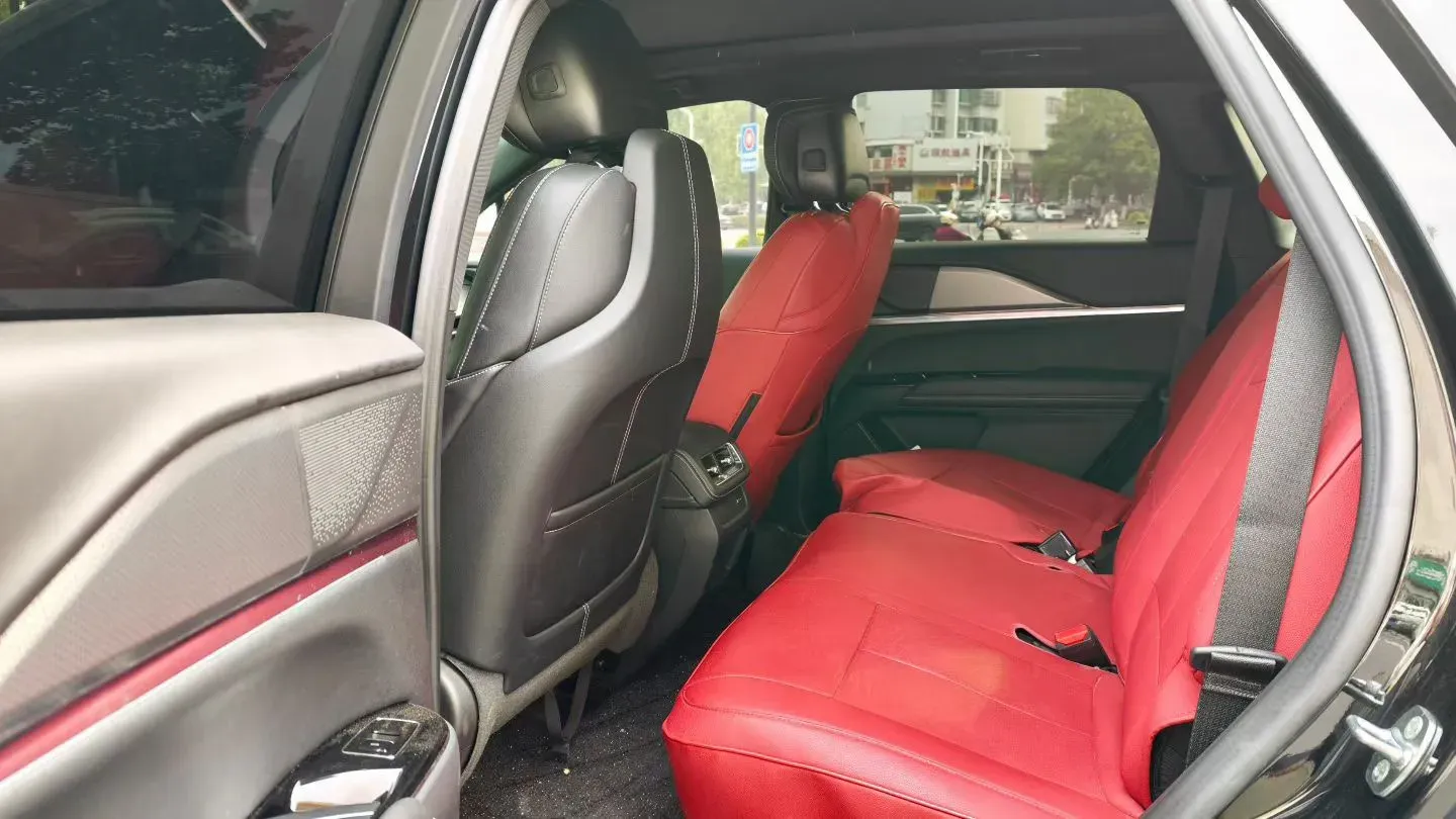 2025 Cadillac XT5 2.0T 237HP L4 9AT,autocango,china used car exporter,china ev exporter,chinese used car exporter,chinese used ev exporter