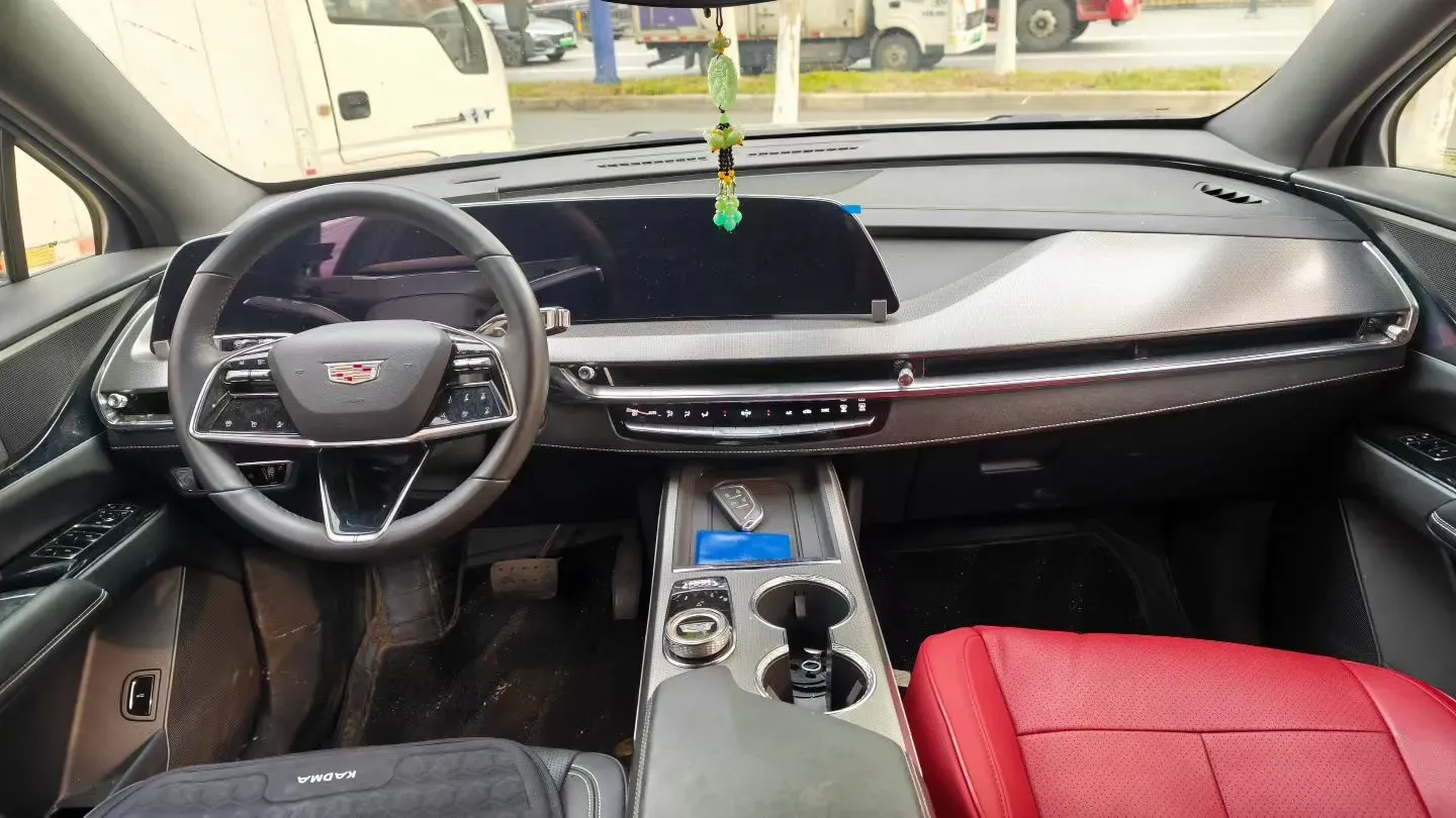 2025 Cadillac XT5 2.0T 237HP L4 9AT,autocango,china used car exporter,china ev exporter,chinese used car exporter,chinese used ev exporter