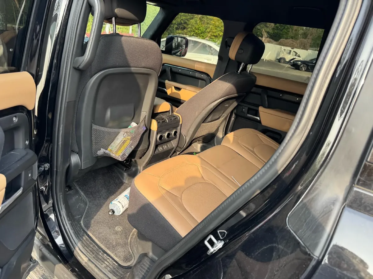 2025 Land Rover Defender 3.0T 400HP L6 8AT,autocango,china used car exporter,china ev exporter,chinese used car exporter,chinese used ev exporter
