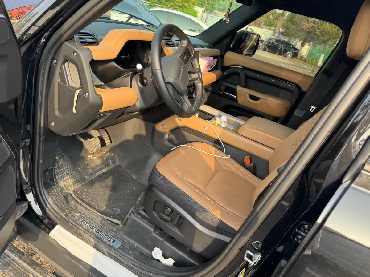 2025 Land Rover Defender 3.0T 400HP L6 8AT,autocango,china used car exporter,china ev exporter,chinese used car exporter,chinese used ev exporter