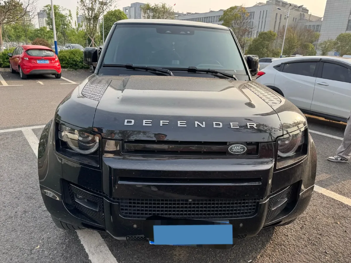2025 Land Rover Defender 3.0T 400HP L6 8AT,autocango,china used car exporter,china ev exporter,chinese used car exporter,chinese used ev exporter