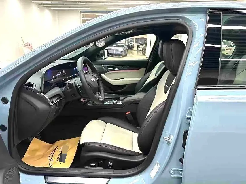 2025 Cadillac CT5 2.0T 237HP L4 10AT,autocango,china used car exporter,china ev exporter,chinese used car exporter,chinese used ev exporter