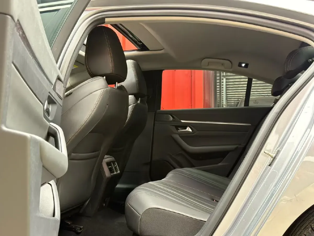 2022 Peugeot 508 1.6T 170HP L4 6AT,autocango,china used car exporter,china ev exporter,chinese used car exporter,chinese used ev exporter