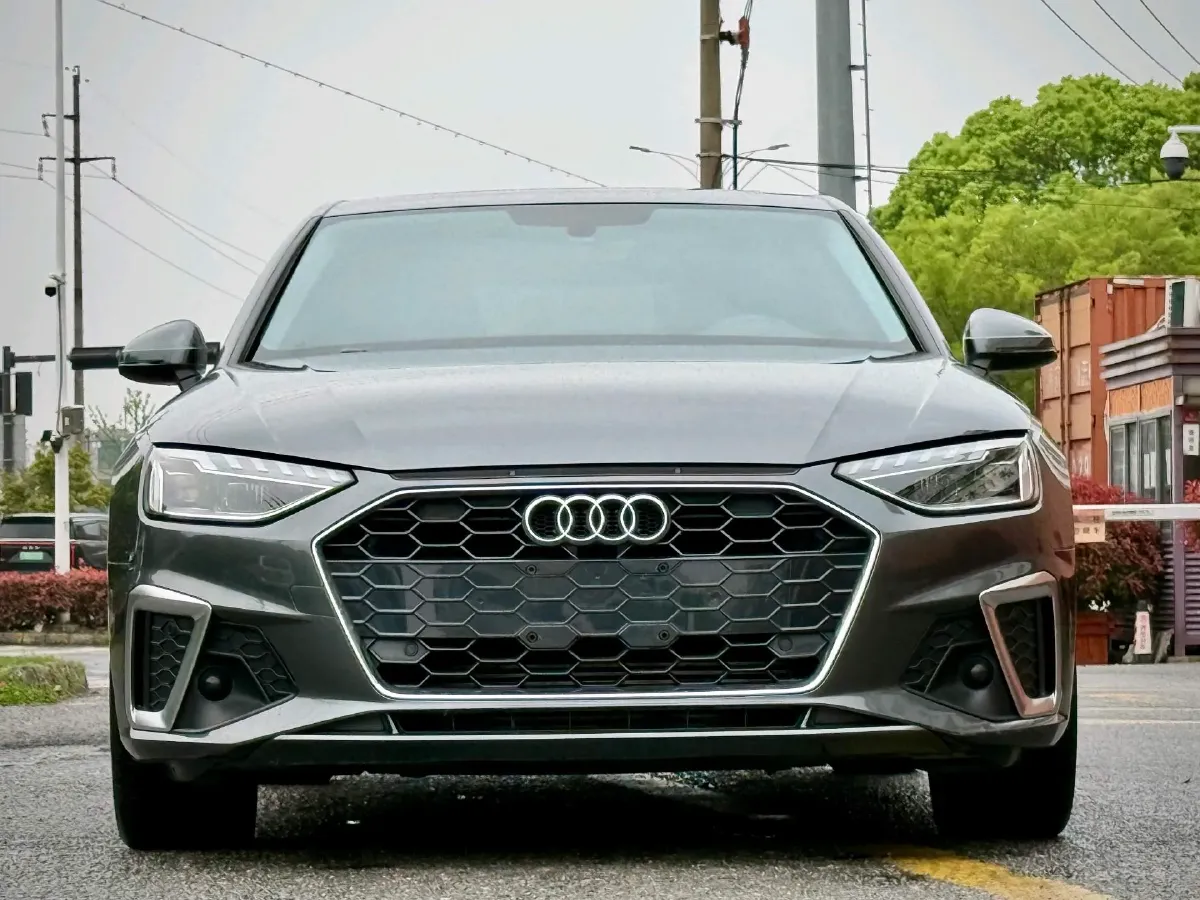 2020 Audi A4L 2.0T 190HP L4 7DCT,autocango,china used car exporter,china ev exporter,chinese used car exporter,chinese used ev exporter