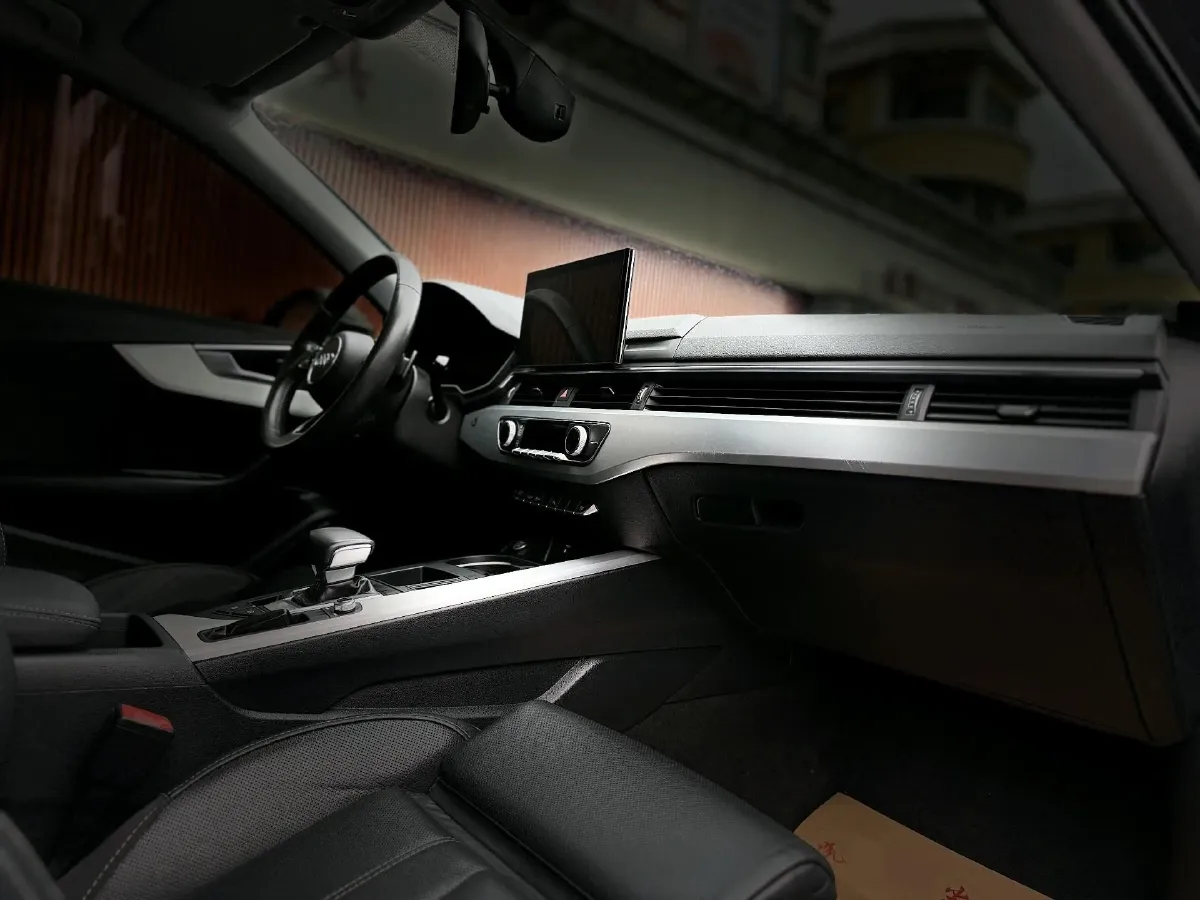 2020 Audi A4L 2.0T 190HP L4 7DCT,autocango,china used car exporter,china ev exporter,chinese used car exporter,chinese used ev exporter