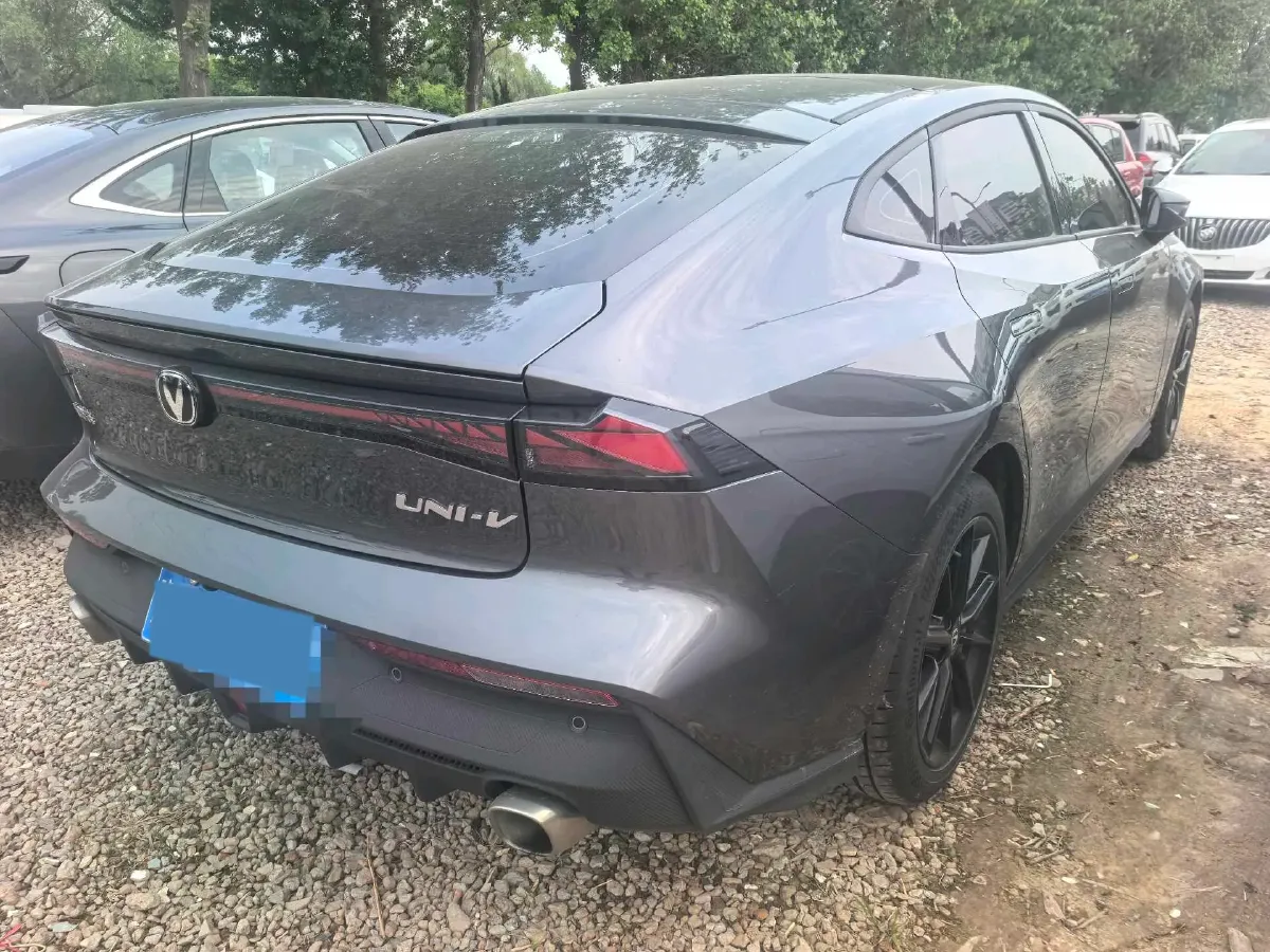 2022 ChangAn UNI-V 1.5T 188HP L4 7DCT,autocango,china used car exporter,china ev exporter,chinese used car exporter,chinese used ev exporter