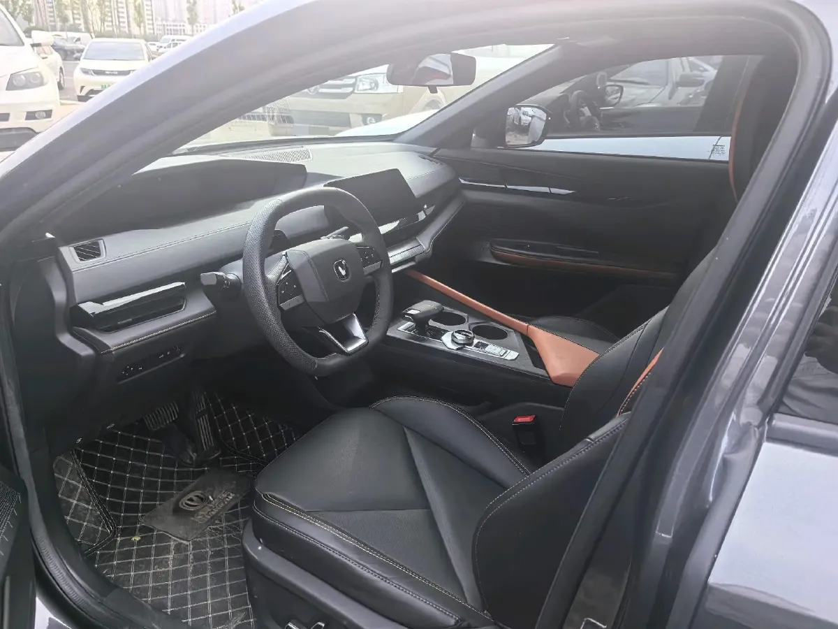 2022 ChangAn UNI-V 1.5T 188HP L4 7DCT,autocango,china used car exporter,china ev exporter,chinese used car exporter,chinese used ev exporter