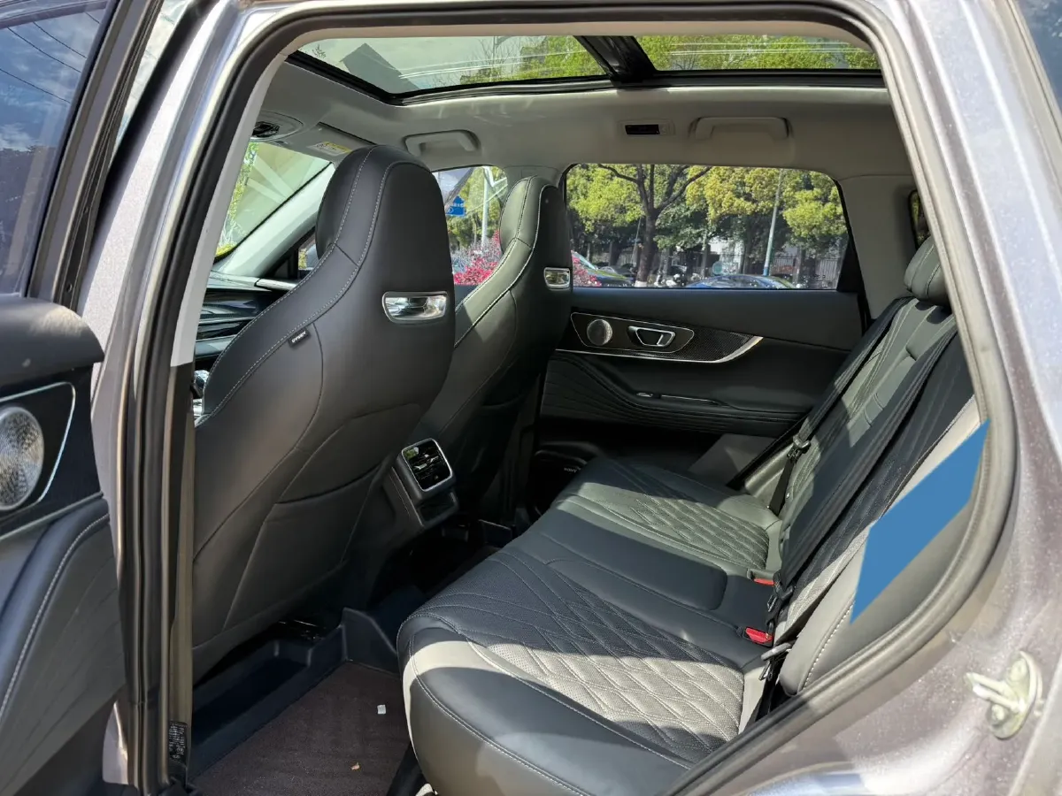 2023 Chery Tiggo 7 Plus 1.6T 197HP L4 7DCT,autocango,china used car exporter,china ev exporter,chinese used car exporter,chinese used ev exporter