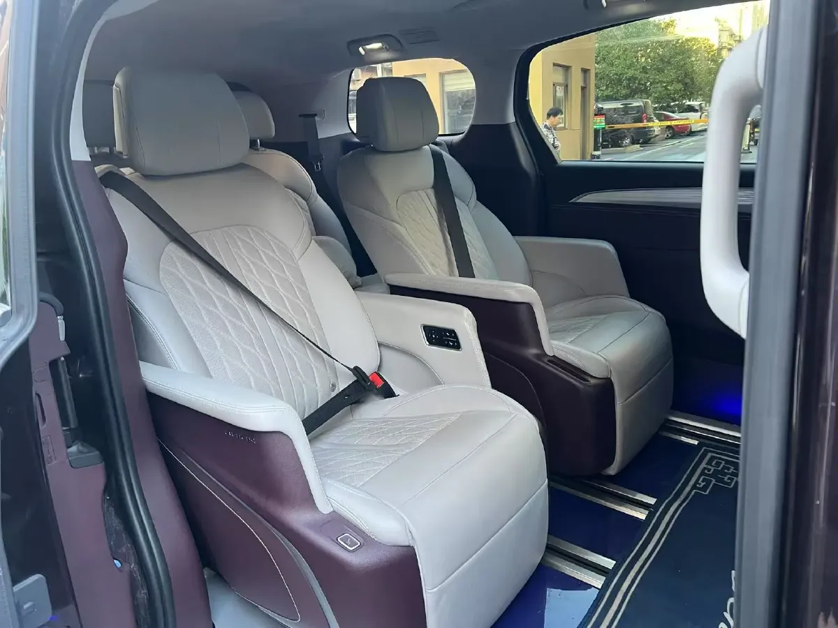 2022 Buick GL8 2.0T 237HP L4 9AT,autocango,china used car exporter,china ev exporter,chinese used car exporter,chinese used ev exporter