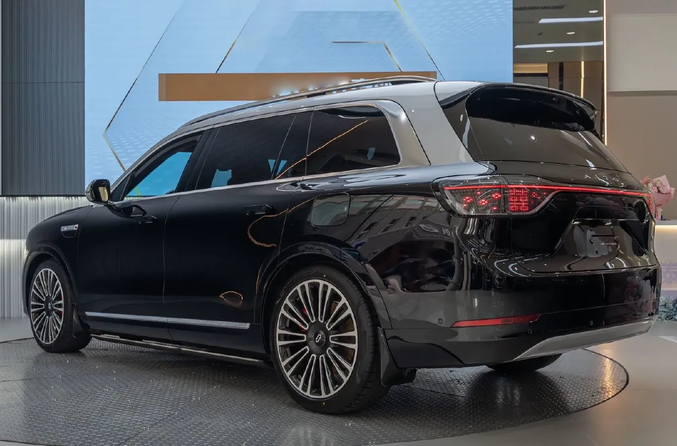 2024 AITO AITO M9 1.5T 152HP L4 REEV 42KWH,autocango,china used car exporter,china ev exporter,chinese used car exporter,chinese used ev exporter