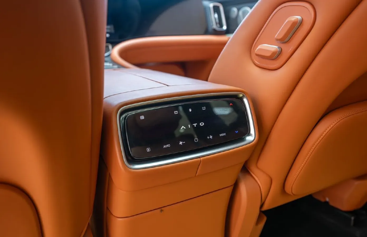 2024 AITO AITO M9 1.5T 152HP L4 REEV 42KWH,autocango,china used car exporter,china ev exporter,chinese used car exporter,chinese used ev exporter