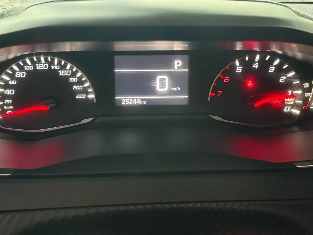 2022 Peugeot 2008 1.2T 136HP L3 6DCT,autocango,china used car exporter,china ev exporter,chinese used car exporter,chinese used ev exporter