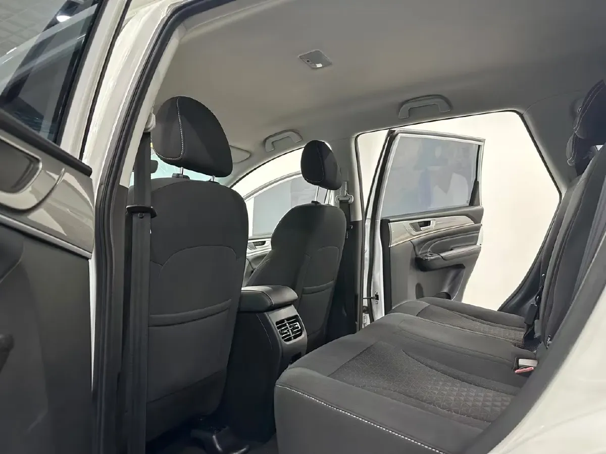 2021 Haval M6 1.5T 150HP L4 6MT,autocango,china used car exporter,china ev exporter,chinese used car exporter,chinese used ev exporter