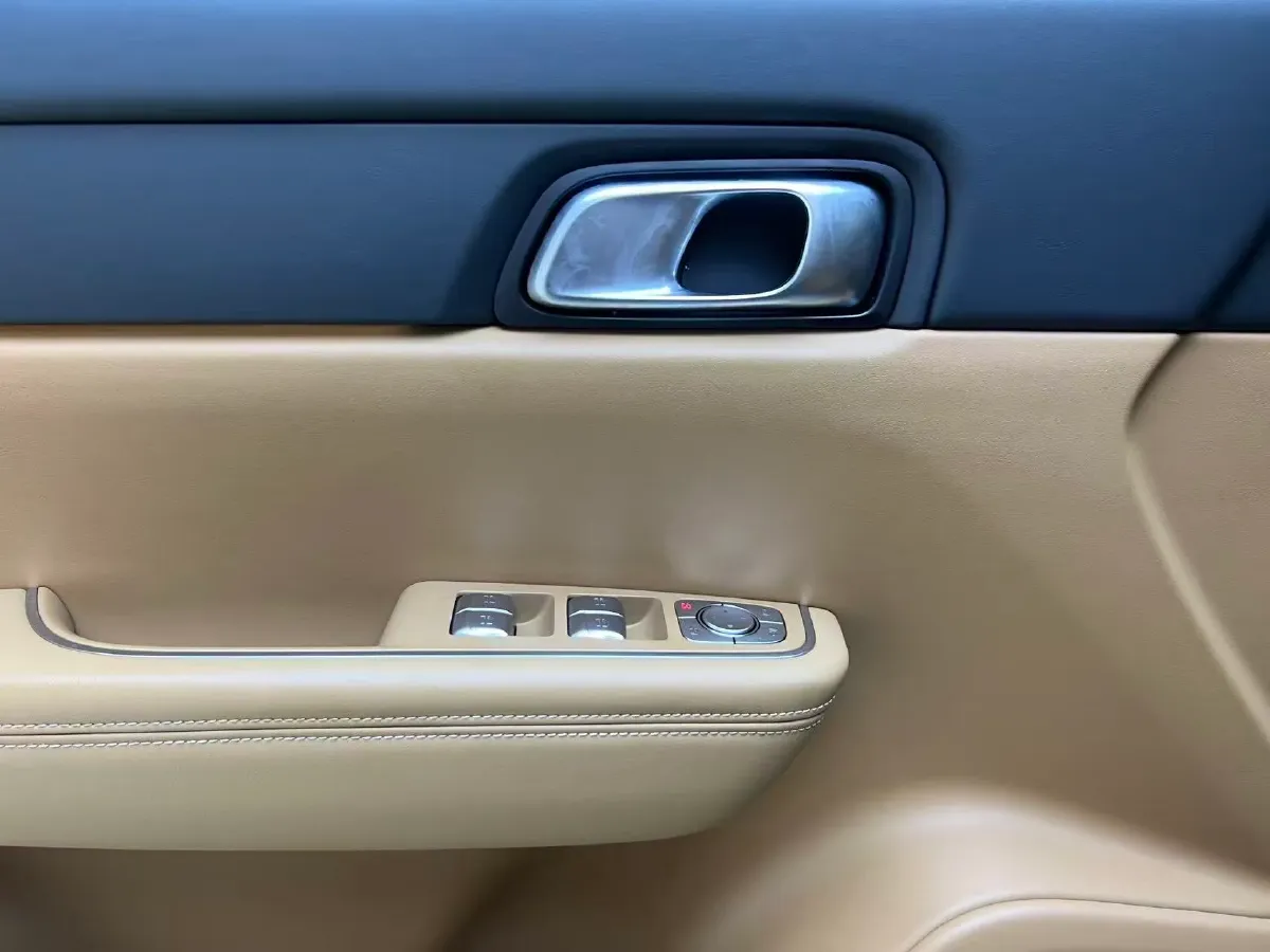 2021 Li ONE Range Extended 131HP REEV 40.5KWH,autocango,china used car exporter,china ev exporter,chinese used car exporter,chinese used ev exporter