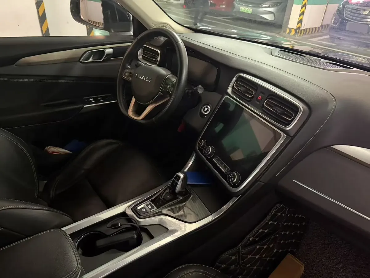 2017 Zotye SR9 2.0T 190HP L4 6DCT,autocango,china used car exporter,china ev exporter,chinese used car exporter,chinese used ev exporter