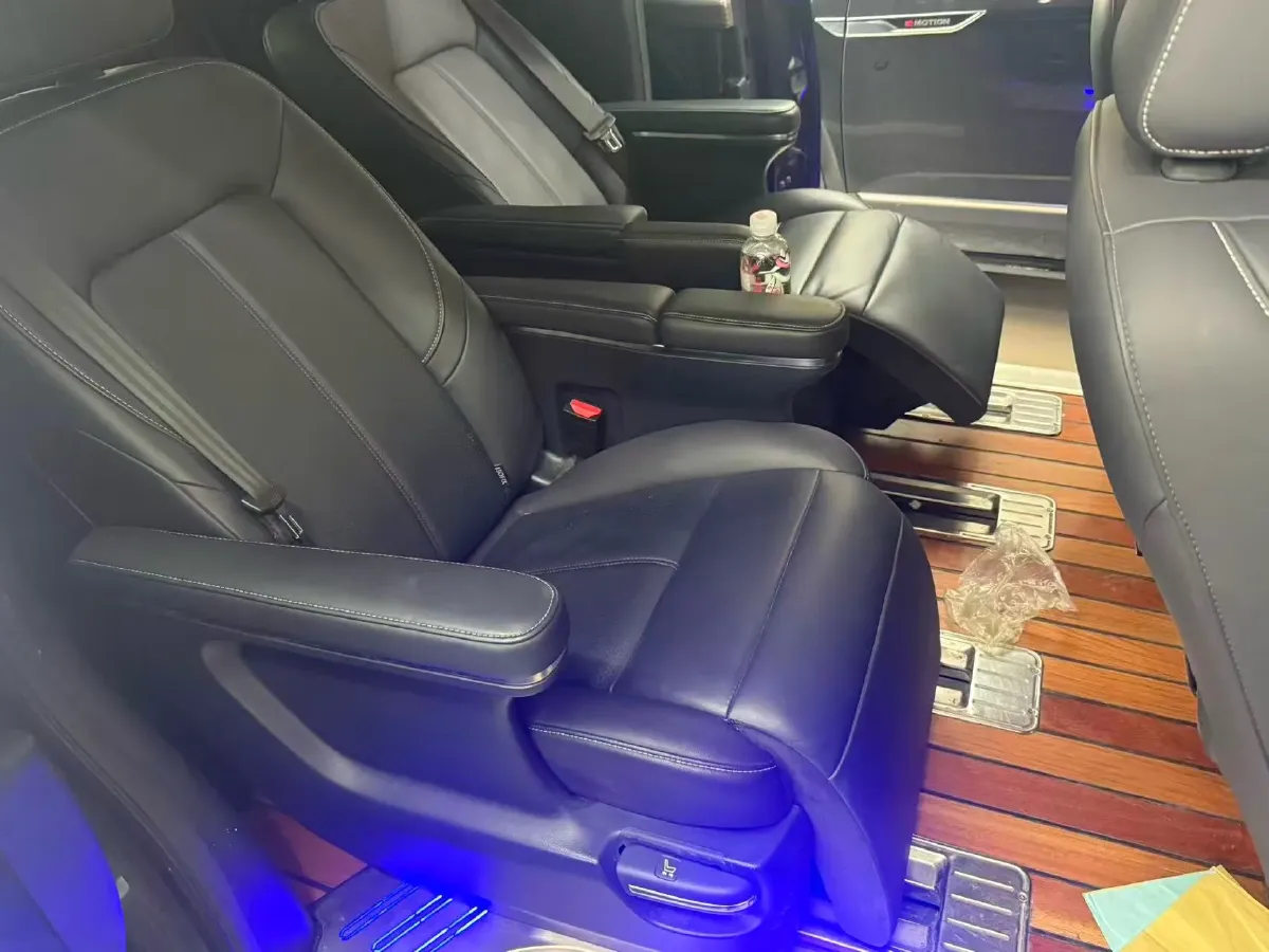 2021 GAC Trumpchi M8 2.0T 252HP L4 8AT,autocango,china used car exporter,china ev exporter,chinese used car exporter,chinese used ev exporter