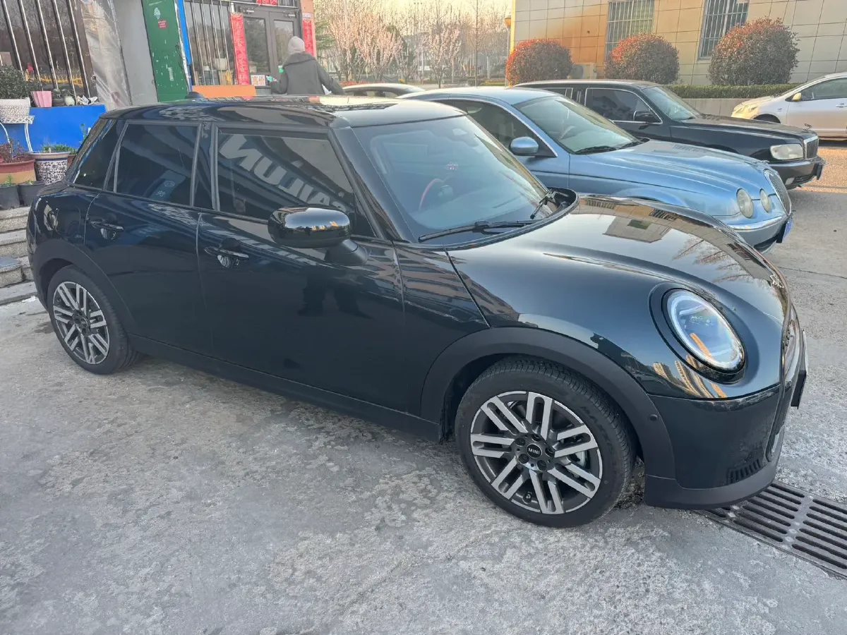 2025 MINI MINI 1.5T 156HP L3 7DCT,autocango,china used car exporter,china ev exporter,chinese used car exporter,chinese used ev exporter