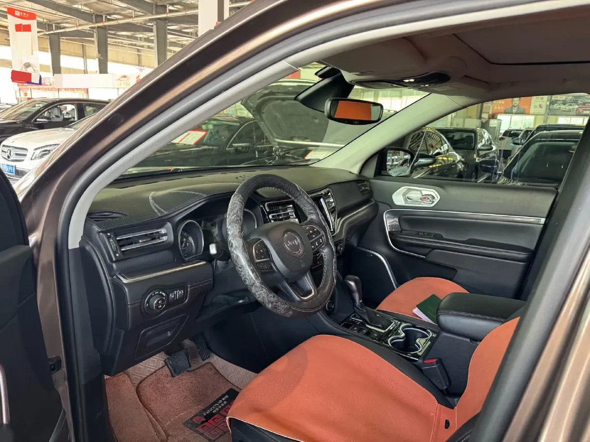 2018 Jeep Grand Commander 2.0T 265HP L4 9AT,autocango,china used car exporter,china ev exporter,chinese used car exporter,chinese used ev exporter