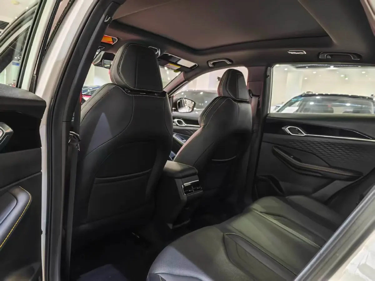 2025 Geely Coolray 1.5T 181HP L4 7DCT,autocango,china used car exporter,china ev exporter,chinese used car exporter,chinese used ev exporter