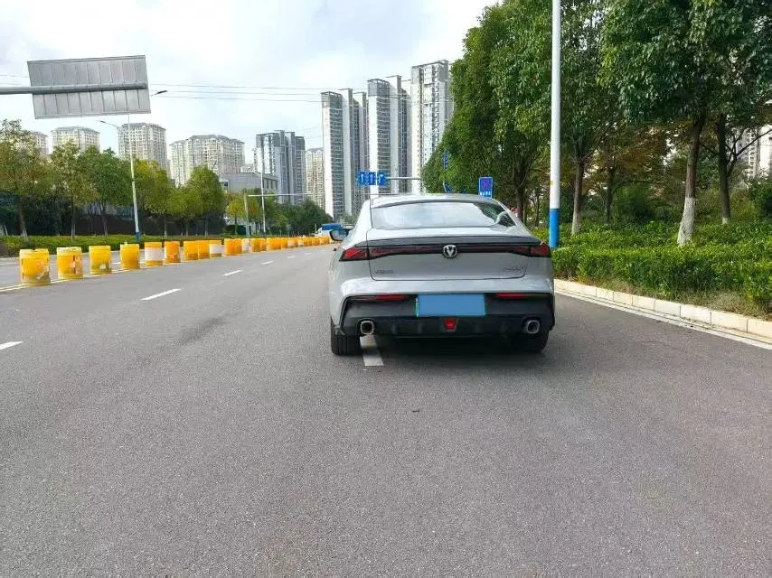 2023 ChangAn UNI-V iDD 1.5T 170HP L4 6TCT PHEV 18.4KWH,autocango,china used car exporter,china ev exporter,chinese used car exporter,chinese used ev exporter