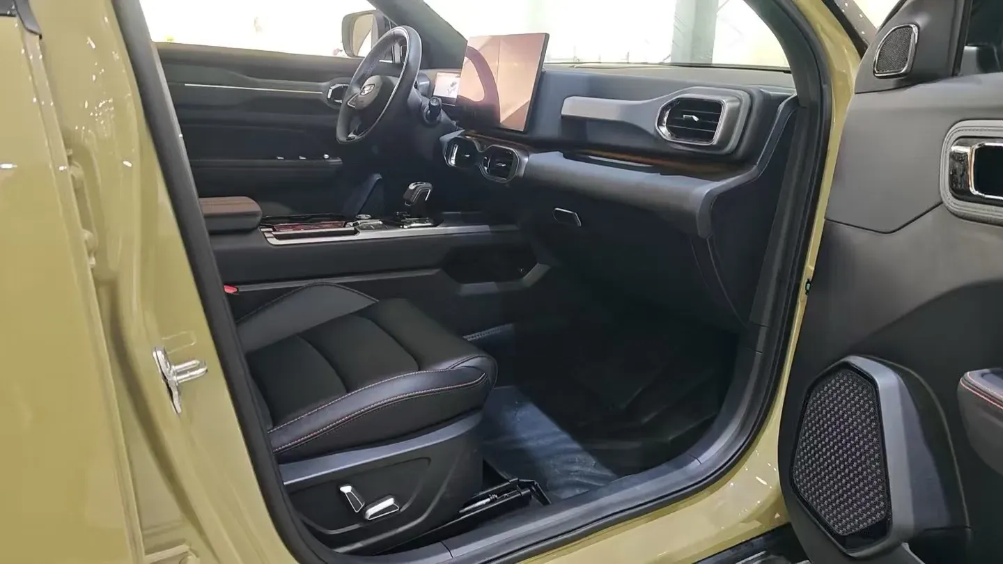 2025 Geely Cowboy 1.5T 181HP L4 7DCT,autocango,china used car exporter,china ev exporter,chinese used car exporter,chinese used ev exporter