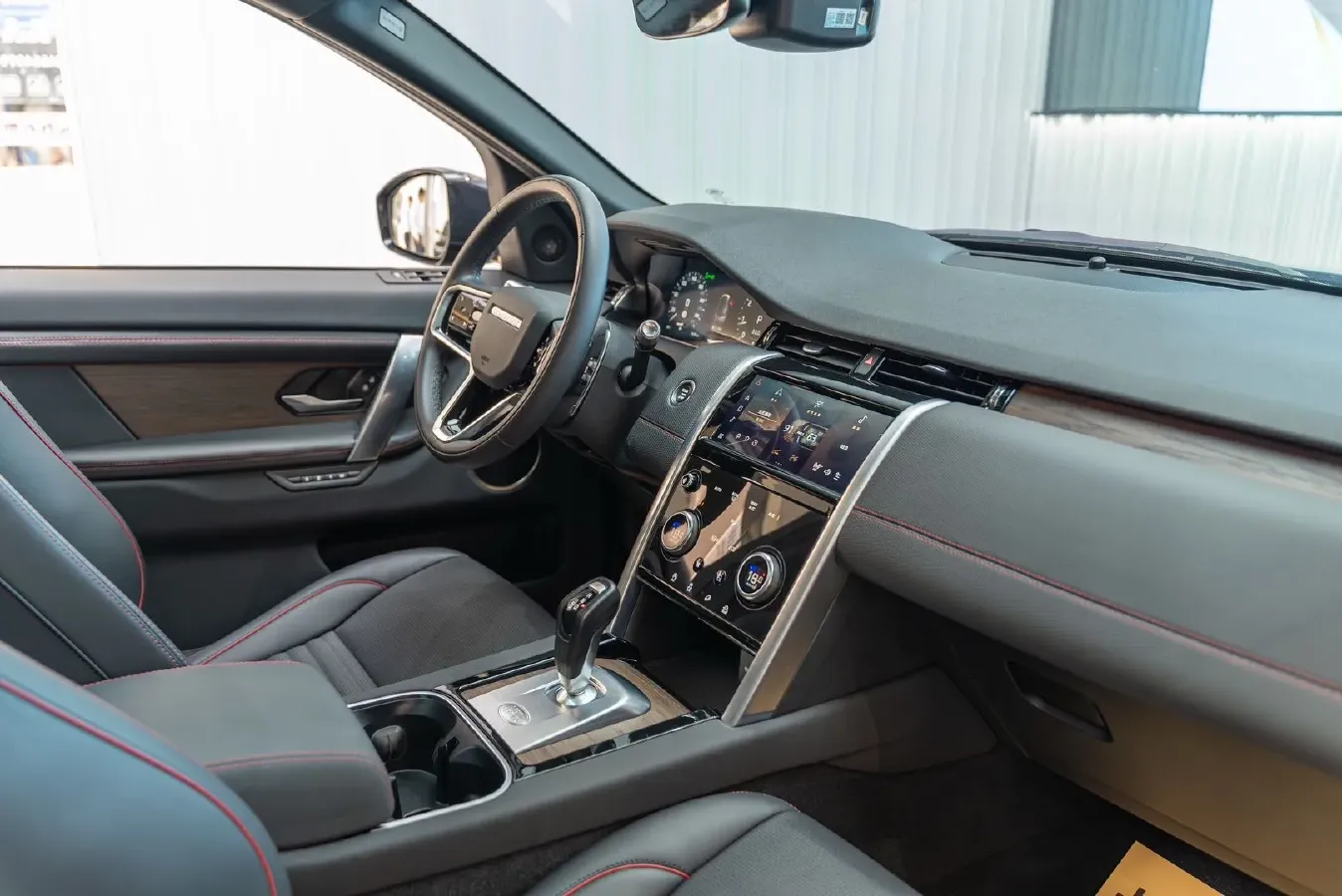 2022 Land Rover Discovery Sport 2.0T 249HP L4 9AT,autocango,china used car exporter,china ev exporter,chinese used car exporter,chinese used ev exporter