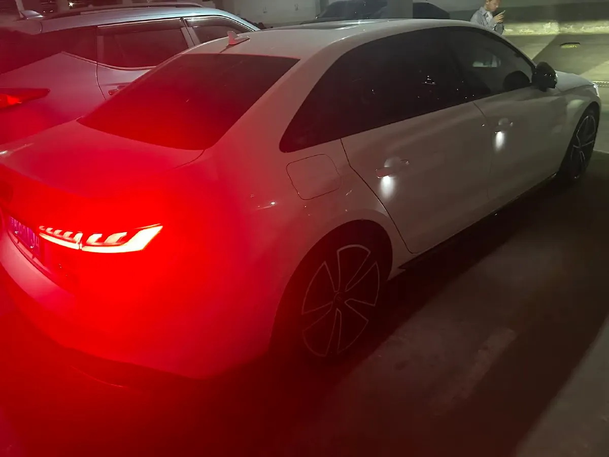 2025 Audi A4L 2.0T 245HP L4 7DCT,autocango,china used car exporter,china ev exporter,chinese used car exporter,chinese used ev exporter