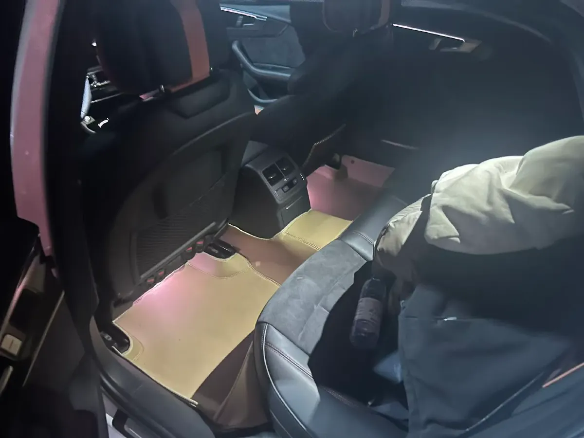 2025 Audi A4L 2.0T 245HP L4 7DCT,autocango,china used car exporter,china ev exporter,chinese used car exporter,chinese used ev exporter