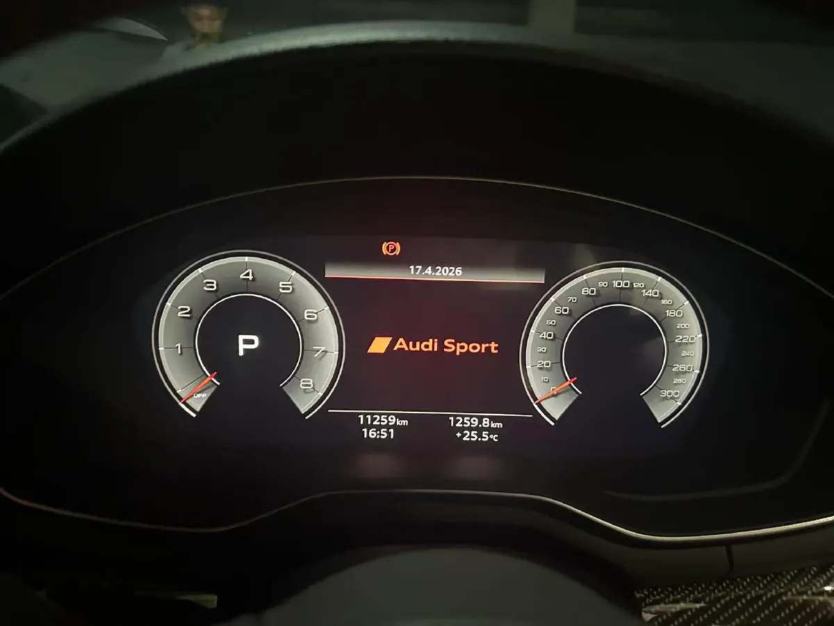 2025 Audi A4L 2.0T 245HP L4 7DCT,autocango,china used car exporter,china ev exporter,chinese used car exporter,chinese used ev exporter