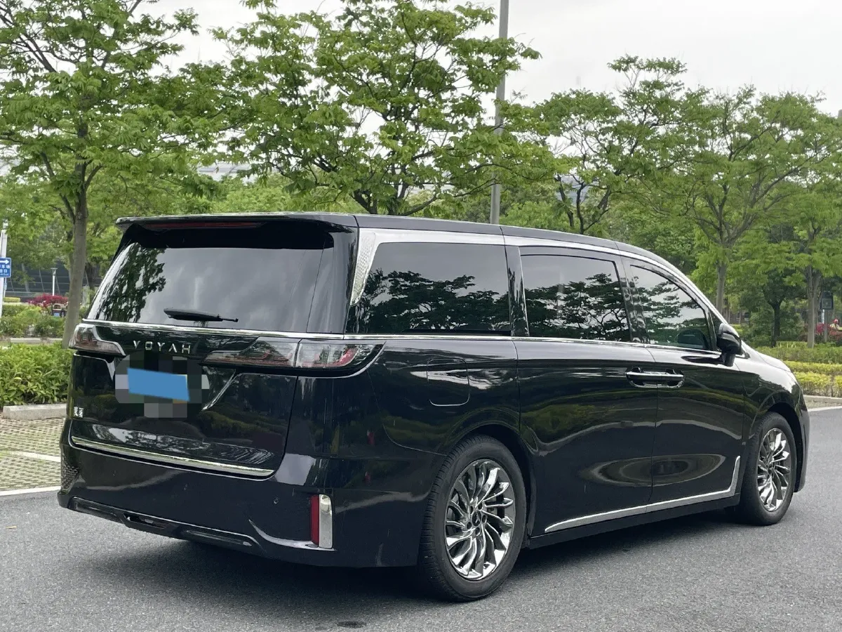 2024 Voyah Dream 1.5T 150HP L4 PHEV 43KWH,autocango,china used car exporter,china ev exporter,chinese used car exporter,chinese used ev exporter