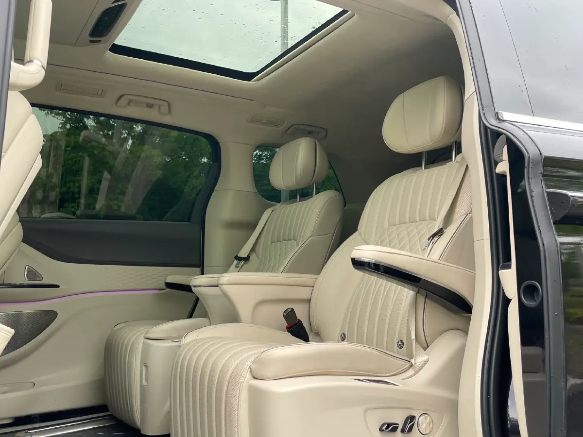 2024 Voyah Dream 1.5T 150HP L4 PHEV 43KWH,autocango,china used car exporter,china ev exporter,chinese used car exporter,chinese used ev exporter