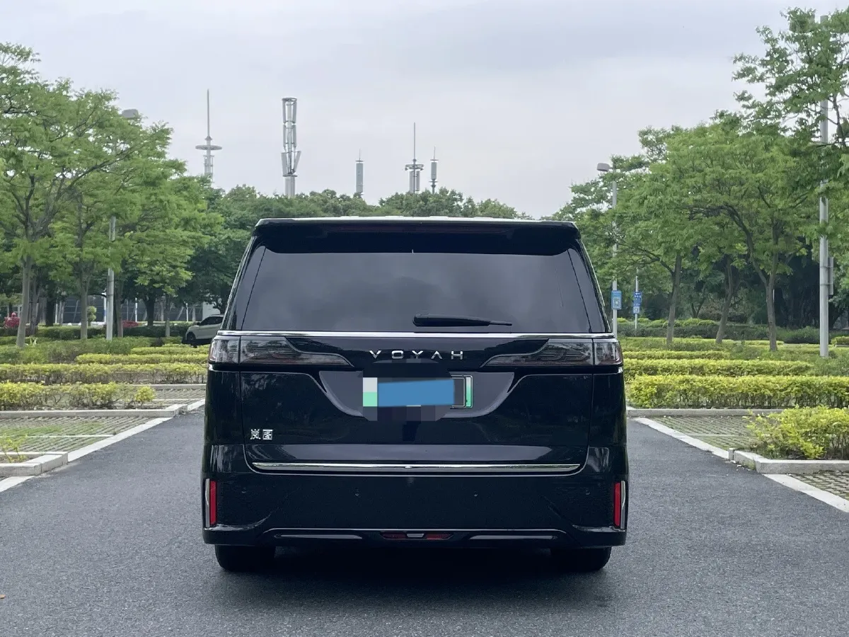 2024 Voyah Dream 1.5T 150HP L4 PHEV 43KWH,autocango,china used car exporter,china ev exporter,chinese used car exporter,chinese used ev exporter