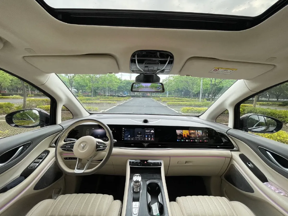 2024 Voyah Dream 1.5T 150HP L4 PHEV 43KWH,autocango,china used car exporter,china ev exporter,chinese used car exporter,chinese used ev exporter