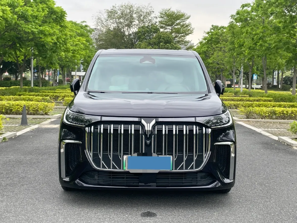 2024 Voyah Dream 1.5T 150HP L4 PHEV 43KWH,autocango,china used car exporter,china ev exporter,chinese used car exporter,chinese used ev exporter