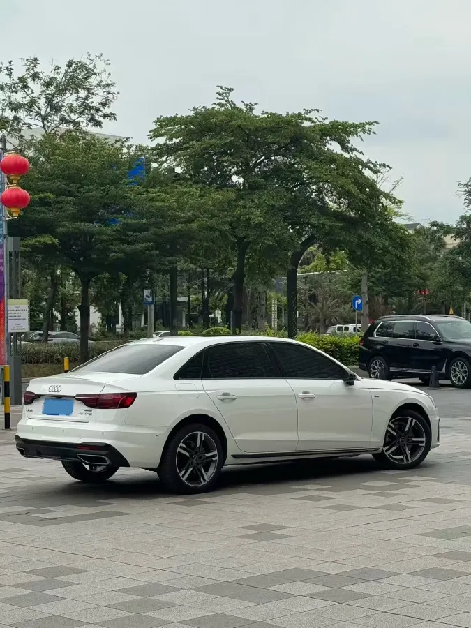 2022 Audi A4L 2.0T 190HP L4 7DCT,autocango,china used car exporter,china ev exporter,chinese used car exporter,chinese used ev exporter