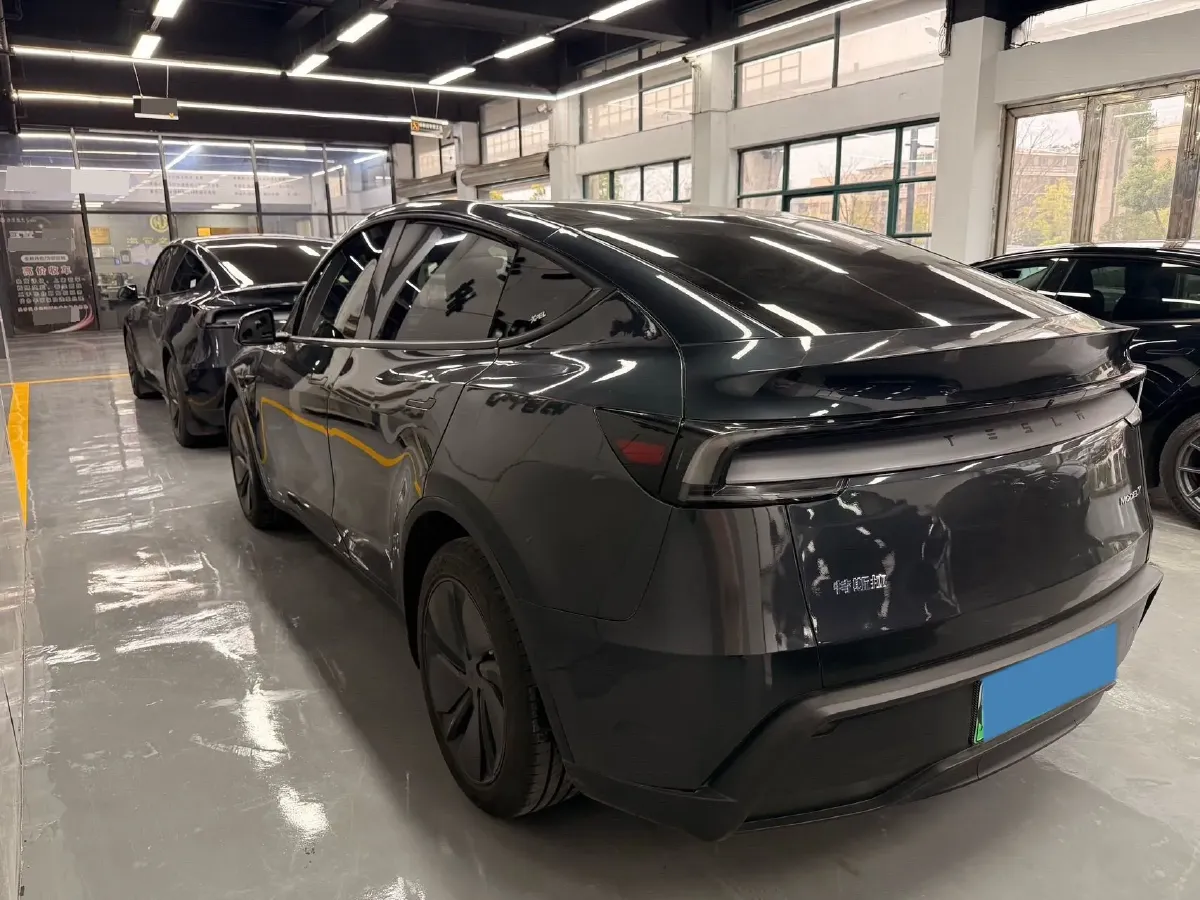 2025 Tesla Model Y BEV 62.5KWH,autocango,china used car exporter,china ev exporter,chinese used car exporter,chinese used ev exporter