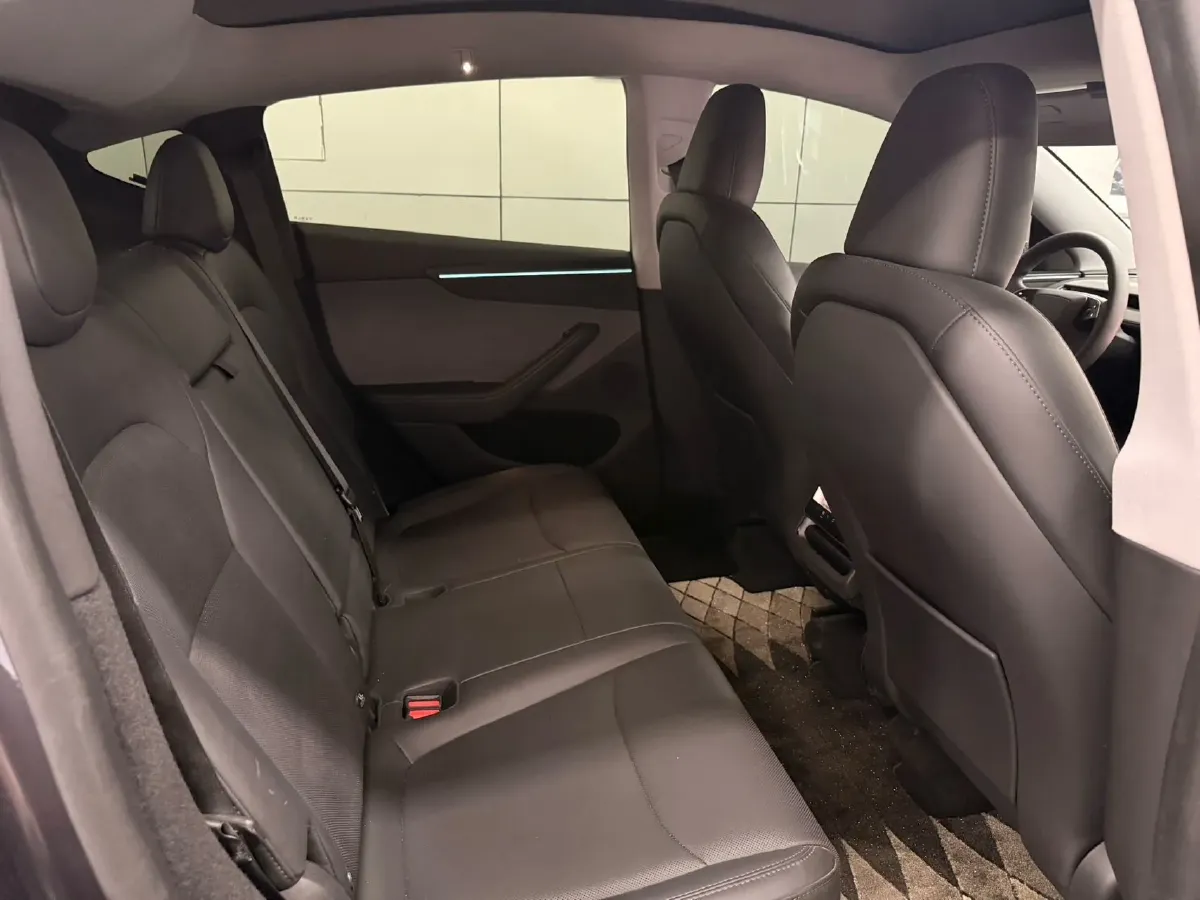 2025 Tesla Model Y BEV 62.5KWH,autocango,china used car exporter,china ev exporter,chinese used car exporter,chinese used ev exporter