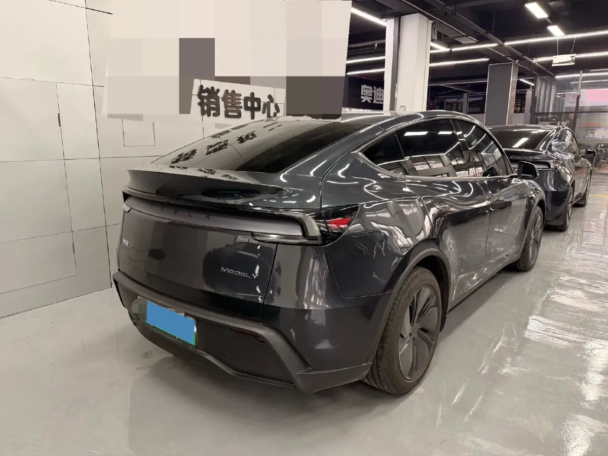 2025 Tesla Model Y BEV 62.5KWH,autocango,china used car exporter,china ev exporter,chinese used car exporter,chinese used ev exporter
