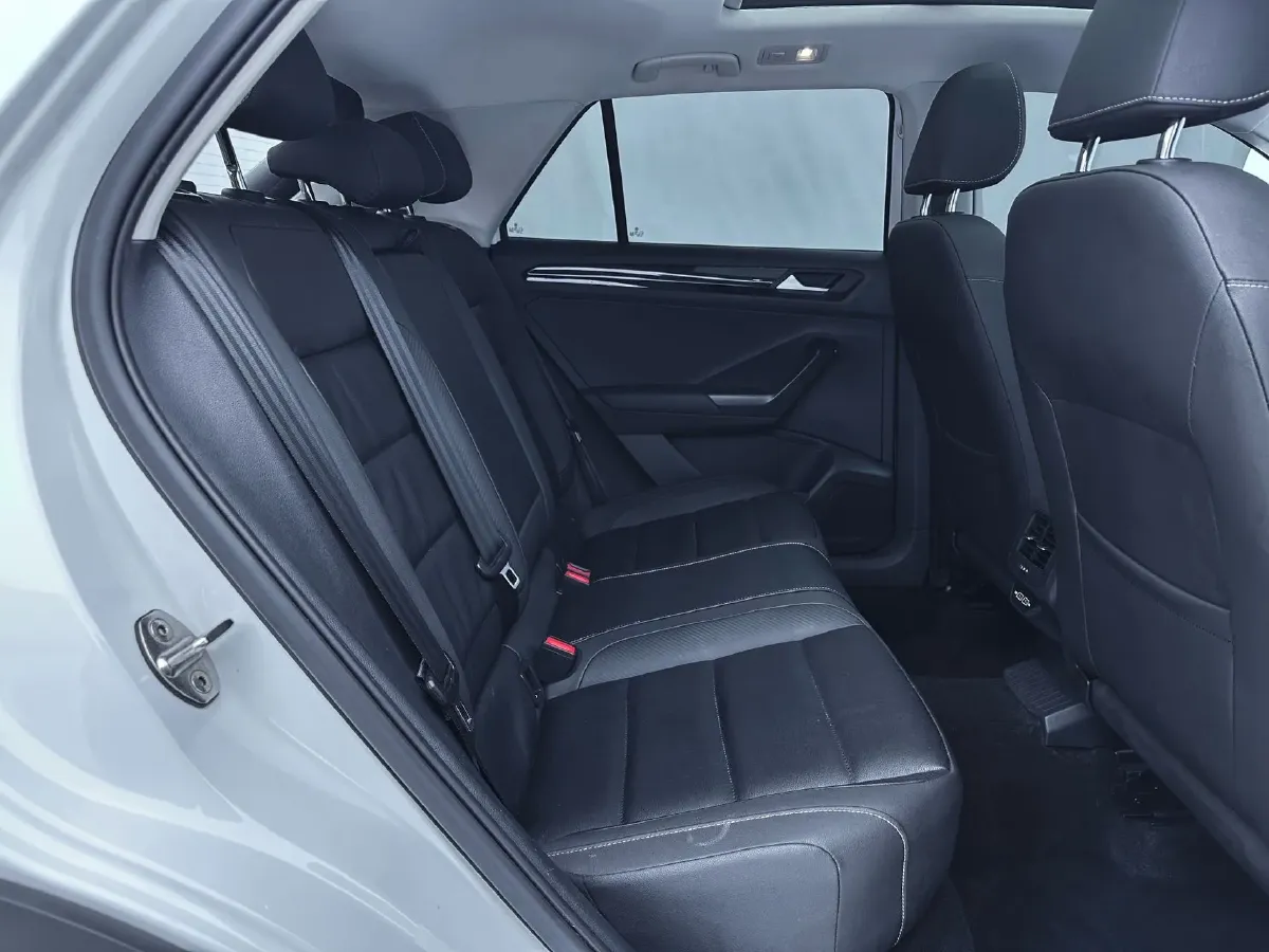 2021 Volkswagen T-Roc 1.4T 150HP L4 7DCT,autocango,china used car exporter,china ev exporter,chinese used car exporter,chinese used ev exporter