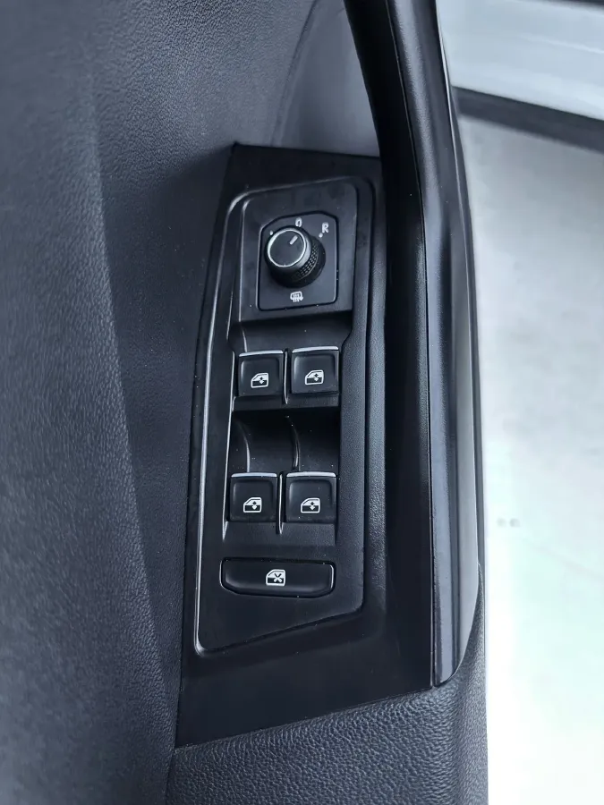 2021 Volkswagen T-Roc 1.4T 150HP L4 7DCT,autocango,china used car exporter,china ev exporter,chinese used car exporter,chinese used ev exporter