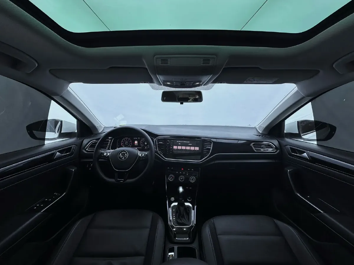 2021 Volkswagen T-Roc 1.4T 150HP L4 7DCT,autocango,china used car exporter,china ev exporter,chinese used car exporter,chinese used ev exporter