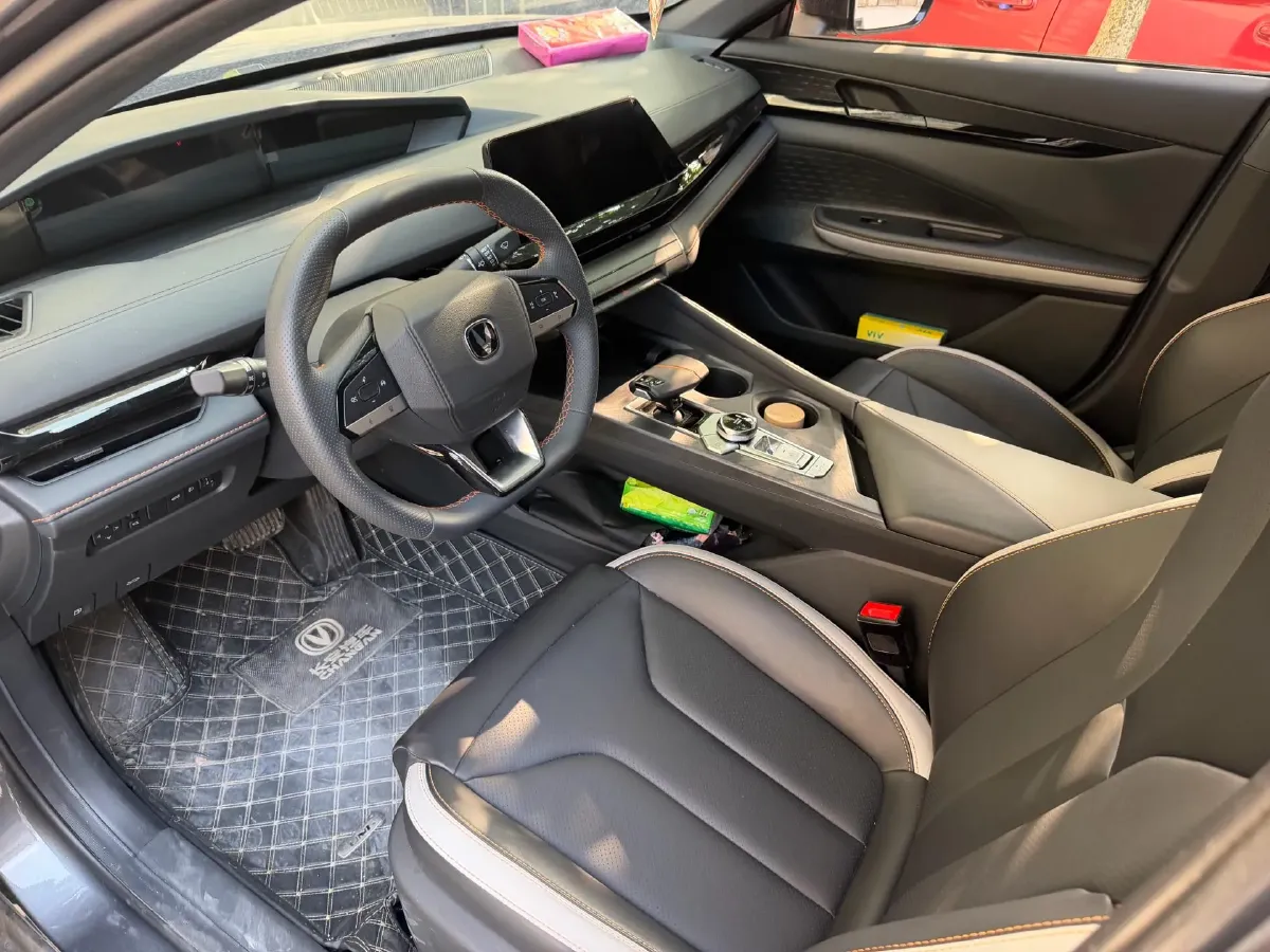 2023 ChangAn UNI-V 1.5T 188HP L4 7DCT,autocango,china used car exporter,china ev exporter,chinese used car exporter,chinese used ev exporter