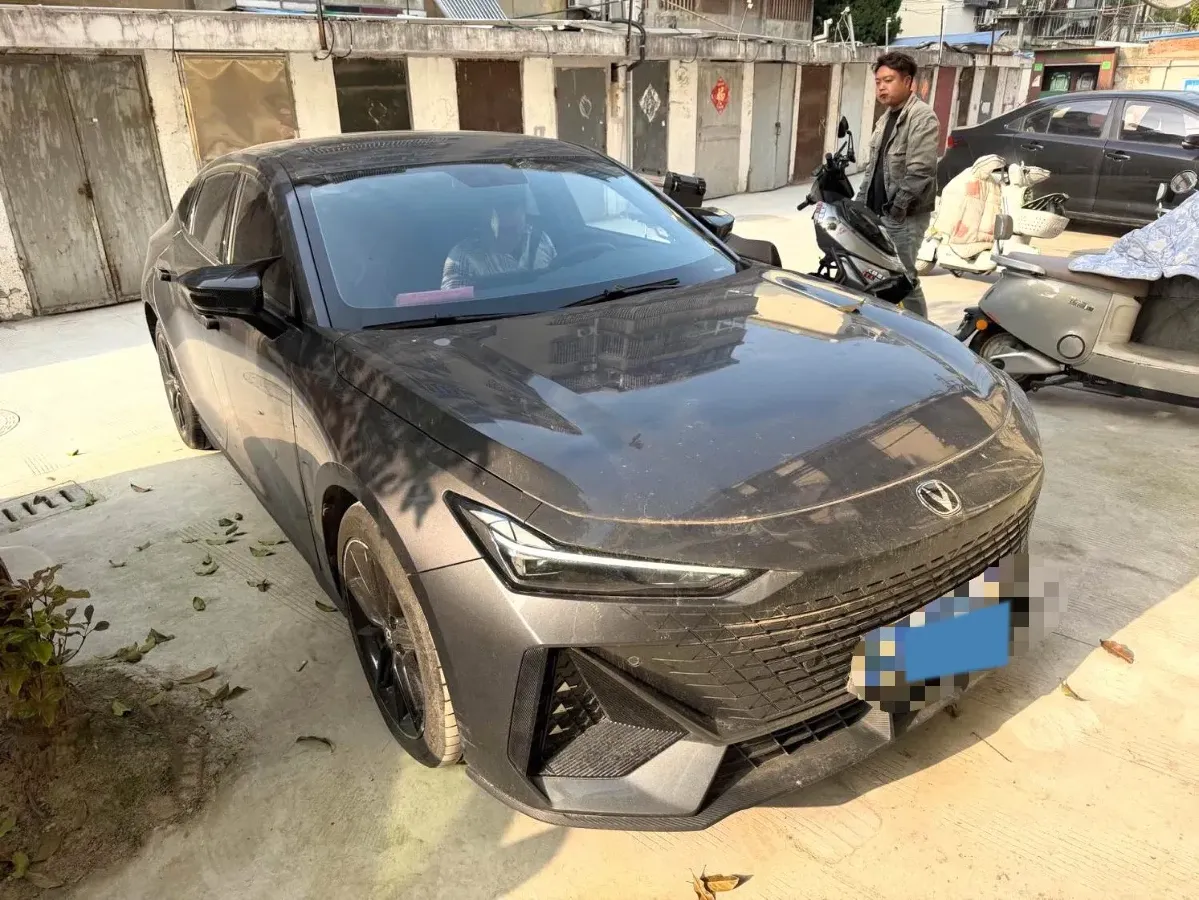 2023 ChangAn UNI-V 1.5T 188HP L4 7DCT,autocango,china used car exporter,china ev exporter,chinese used car exporter,chinese used ev exporter